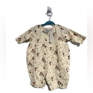 NWT Gap Kids floral bubble onesie,size 0-3 months, 9-11 pounds, in beautiful cre